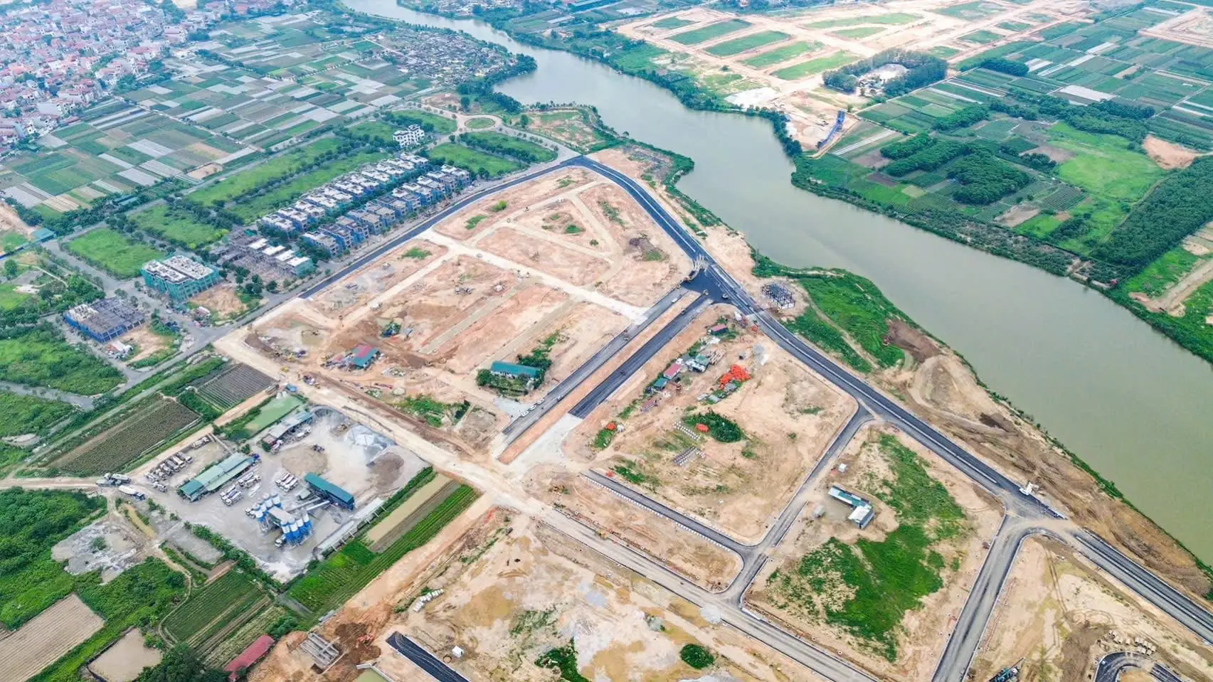 Tiến độ Pearl Rivera Mê Linh — vị trí ven hồ Vân Trì nhìn từ trên cao